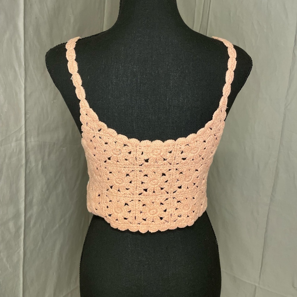 NWOT Anthropologie POL Pink Crochet Floral Crop Top - Picture 4 of 9